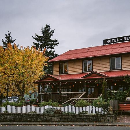 Salt Spring Inn Ganges Екстериор снимка