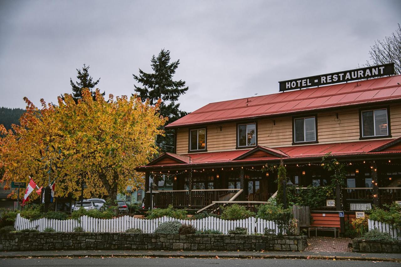 Salt Spring Inn Ganges Екстериор снимка