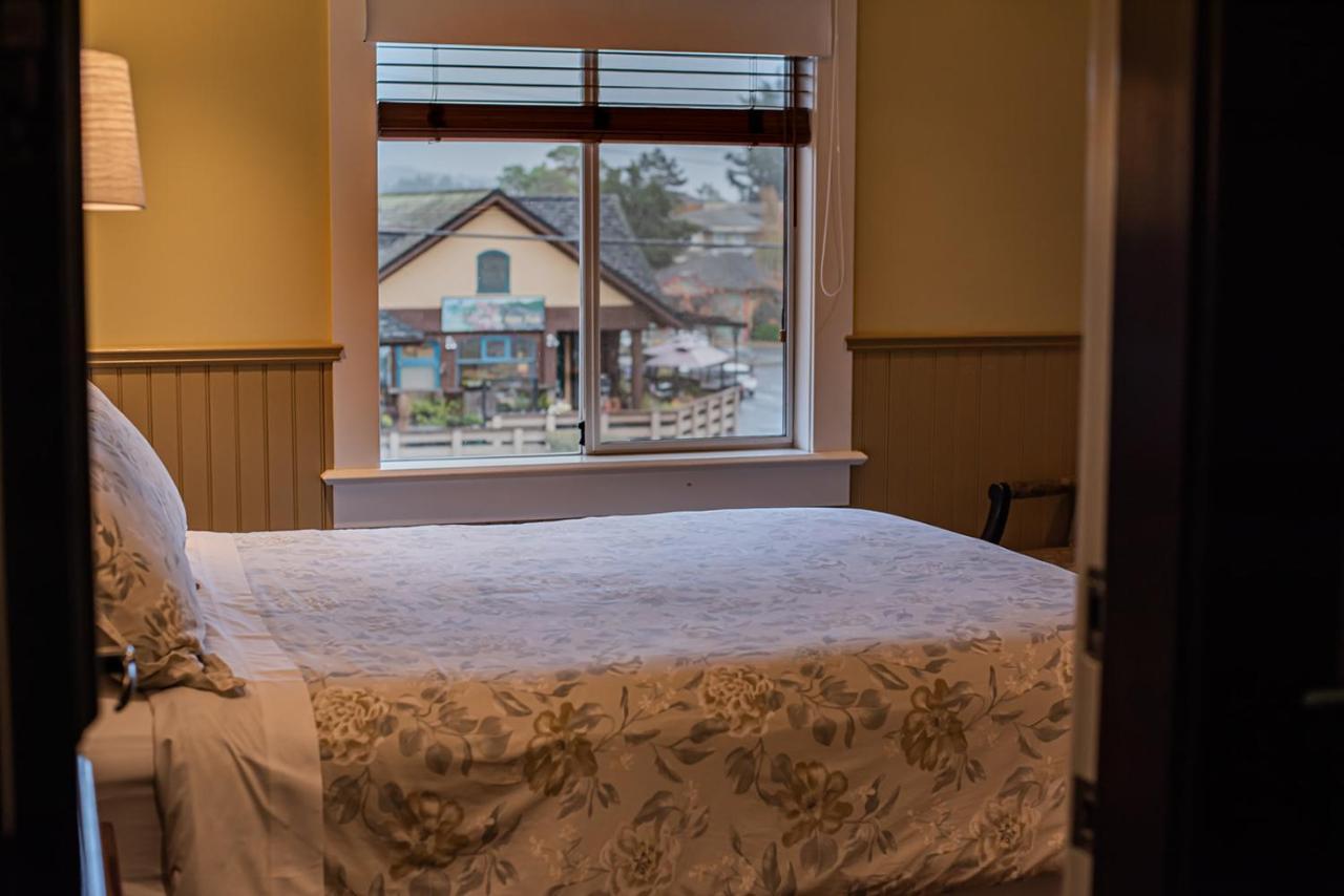 Salt Spring Inn Ganges Екстериор снимка